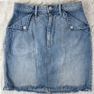GAP Women's Size 6 Denim Mini Skirt Light Wash Frayed Hem Utility Pockets Casual